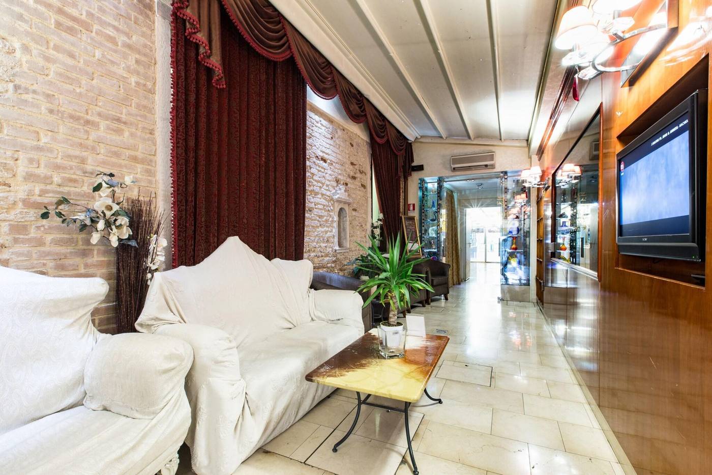 Hotel-Alcyone-Lobby-10