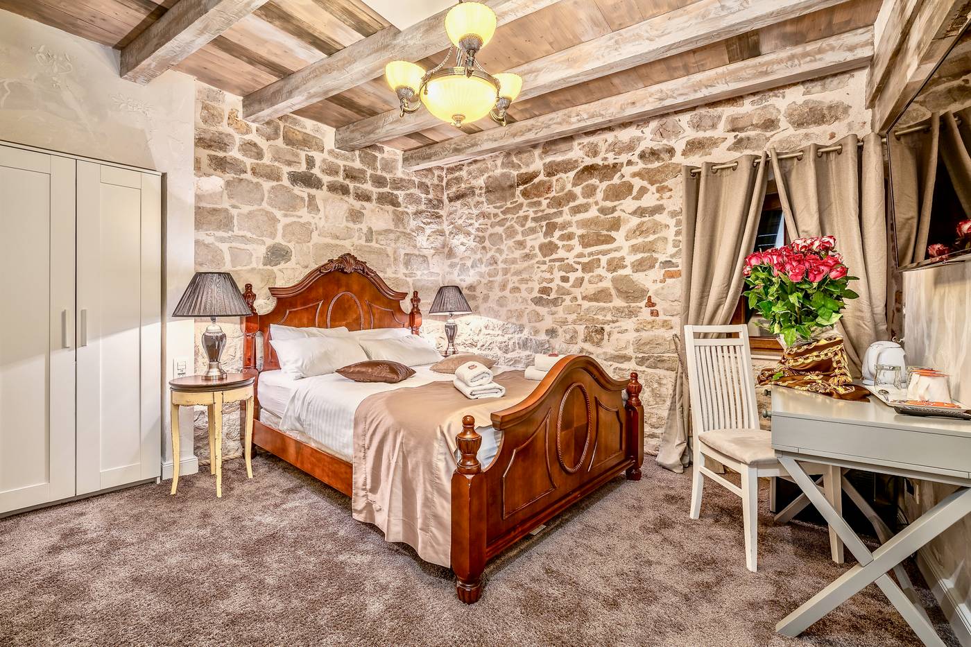 Historic-Plaza-Varos-Split-Room-8