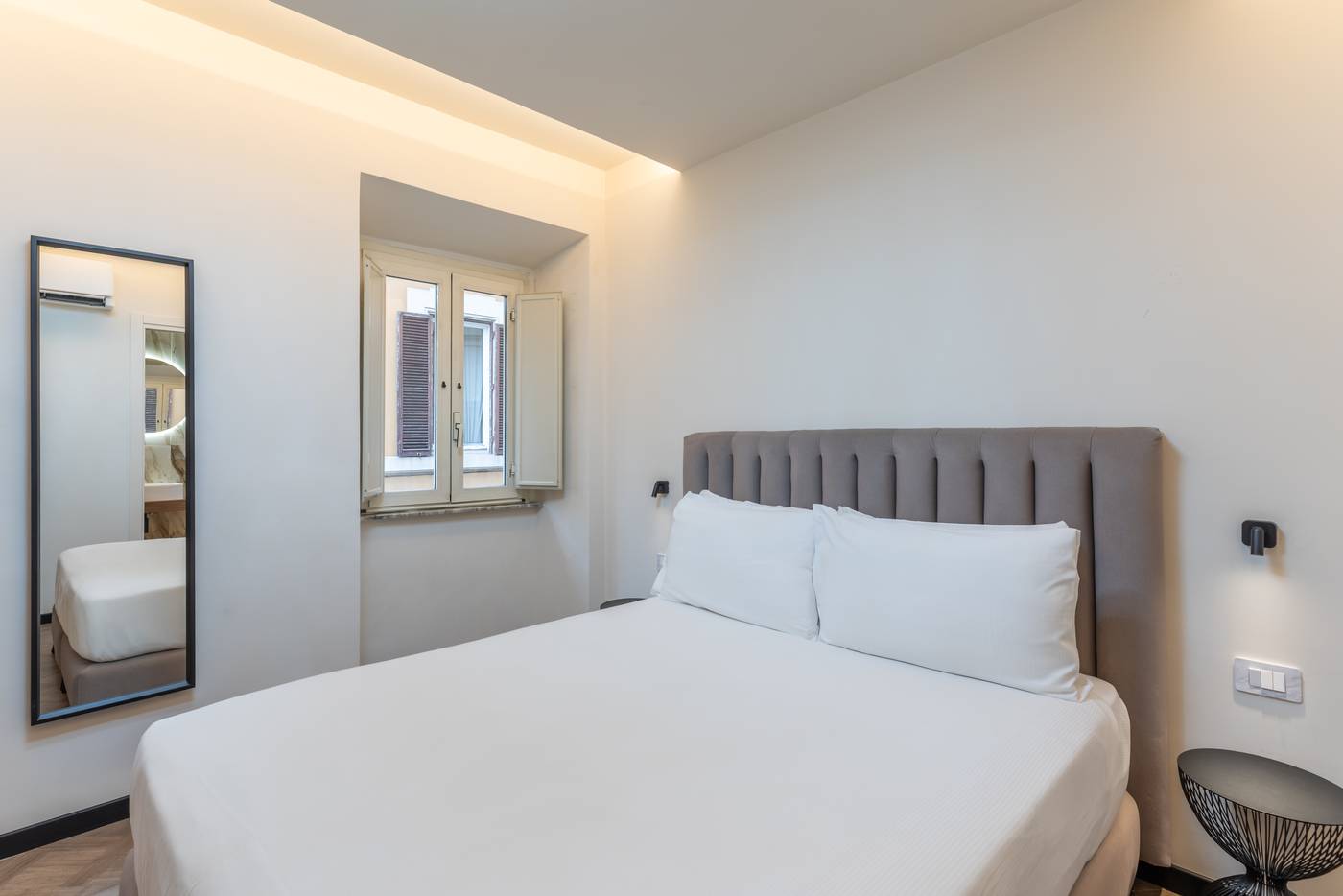 59-Steps-Trevi-Room-13