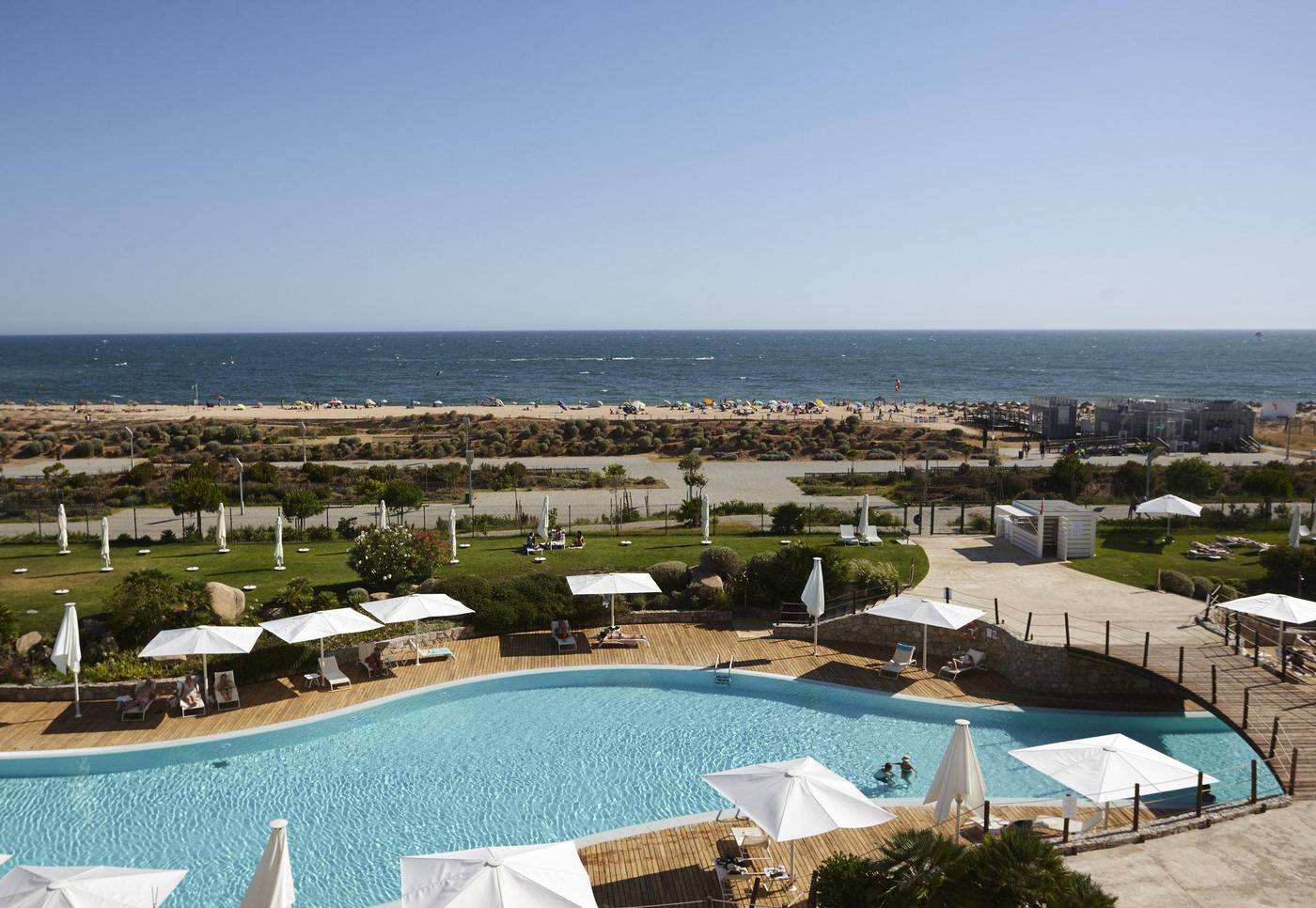 Crowne-Plaza-Vilamoura-Pool-85