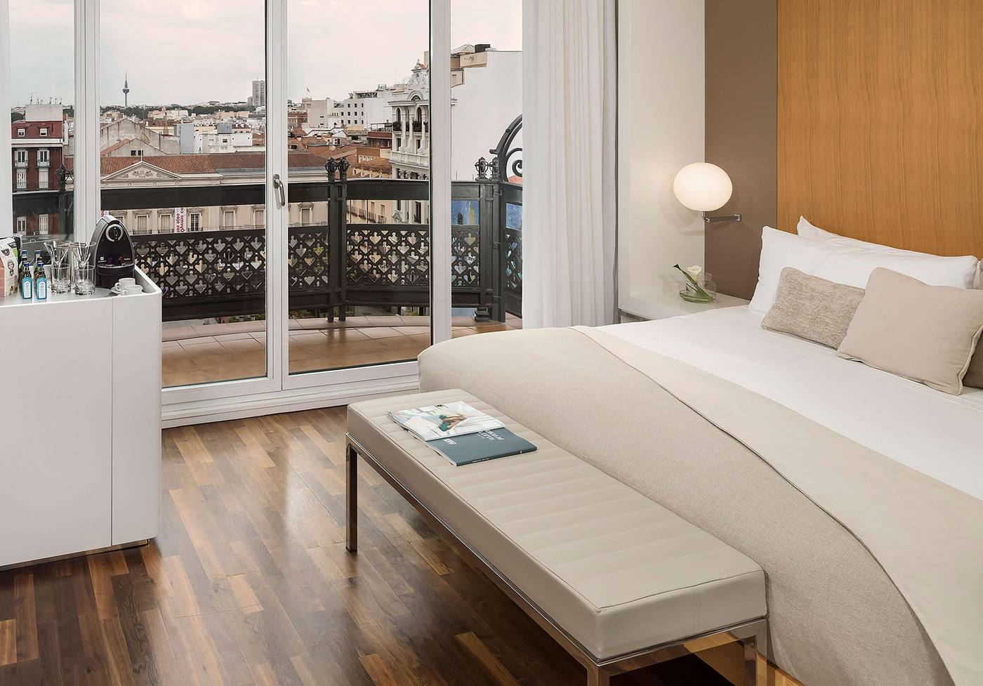 ME-Madrid-Reina-Victoria-Room-9