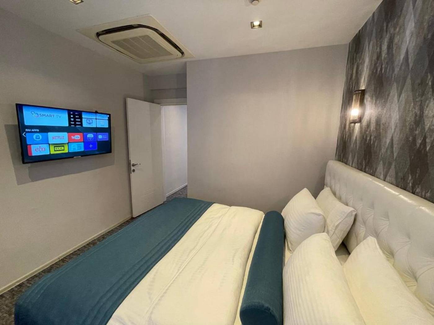 Weingart-Port-Seaside-Hotel-Room-16