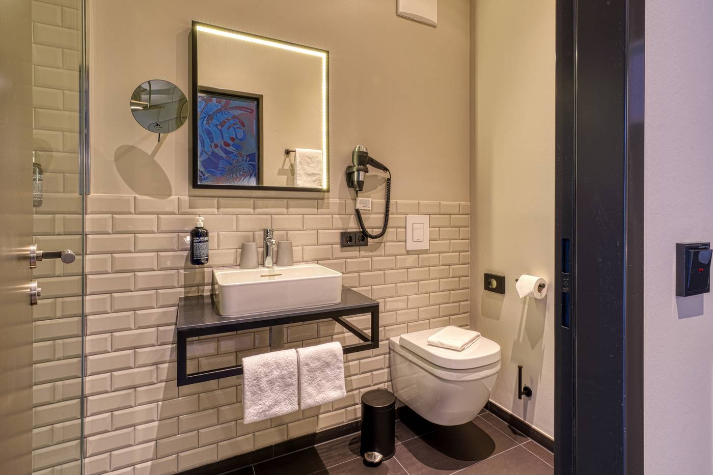 NYCE-Hotel-Bonn-Trademark-Collection-by-Wyndham-Room-38