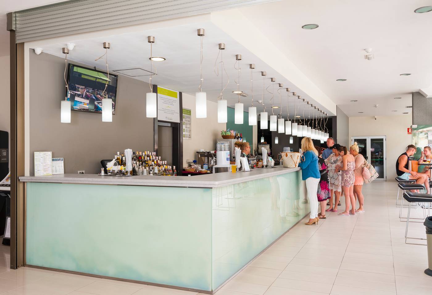 Columbus-Aparthotel-Bar-46