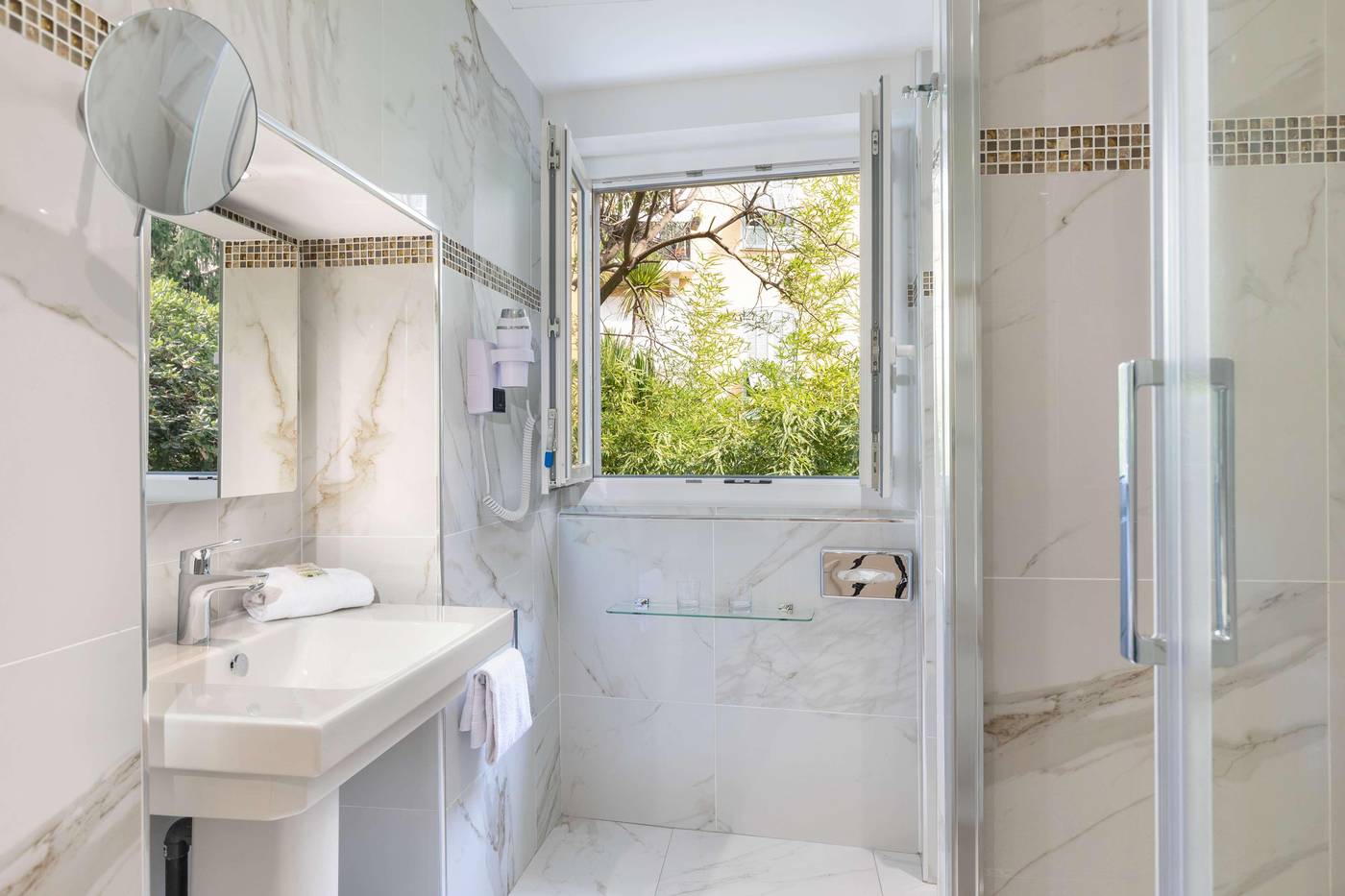 Best-Western-Plus-Hotel-Brice-Garden-Room-59