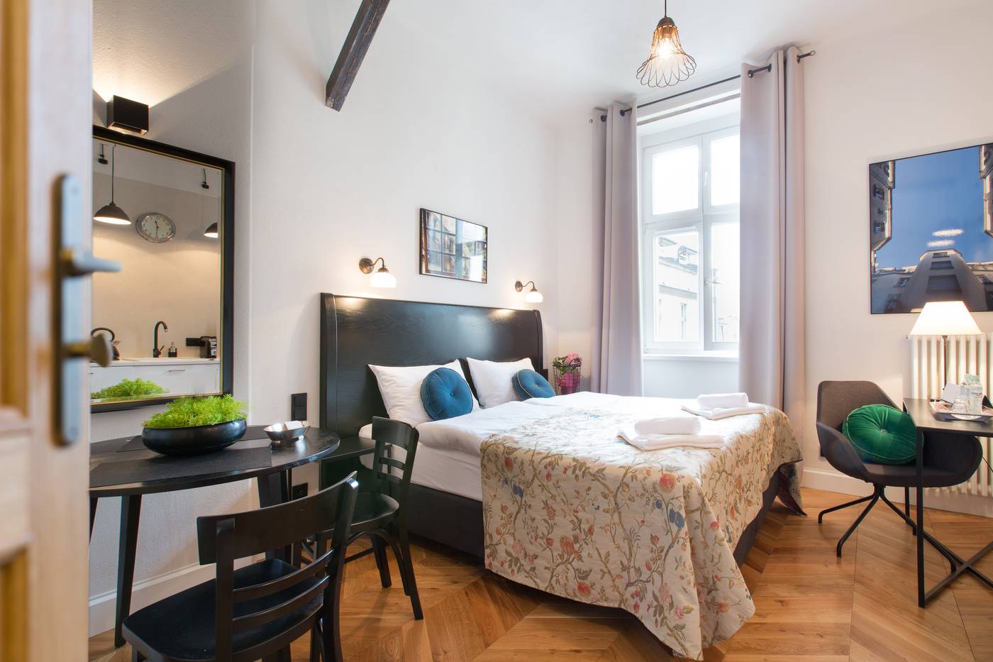 Antique-Apartments-Plac-Szczepanski-Room-19