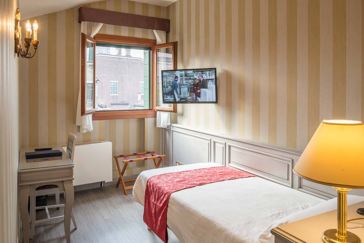 La-Fenice-et-des-Artistes-Room-25