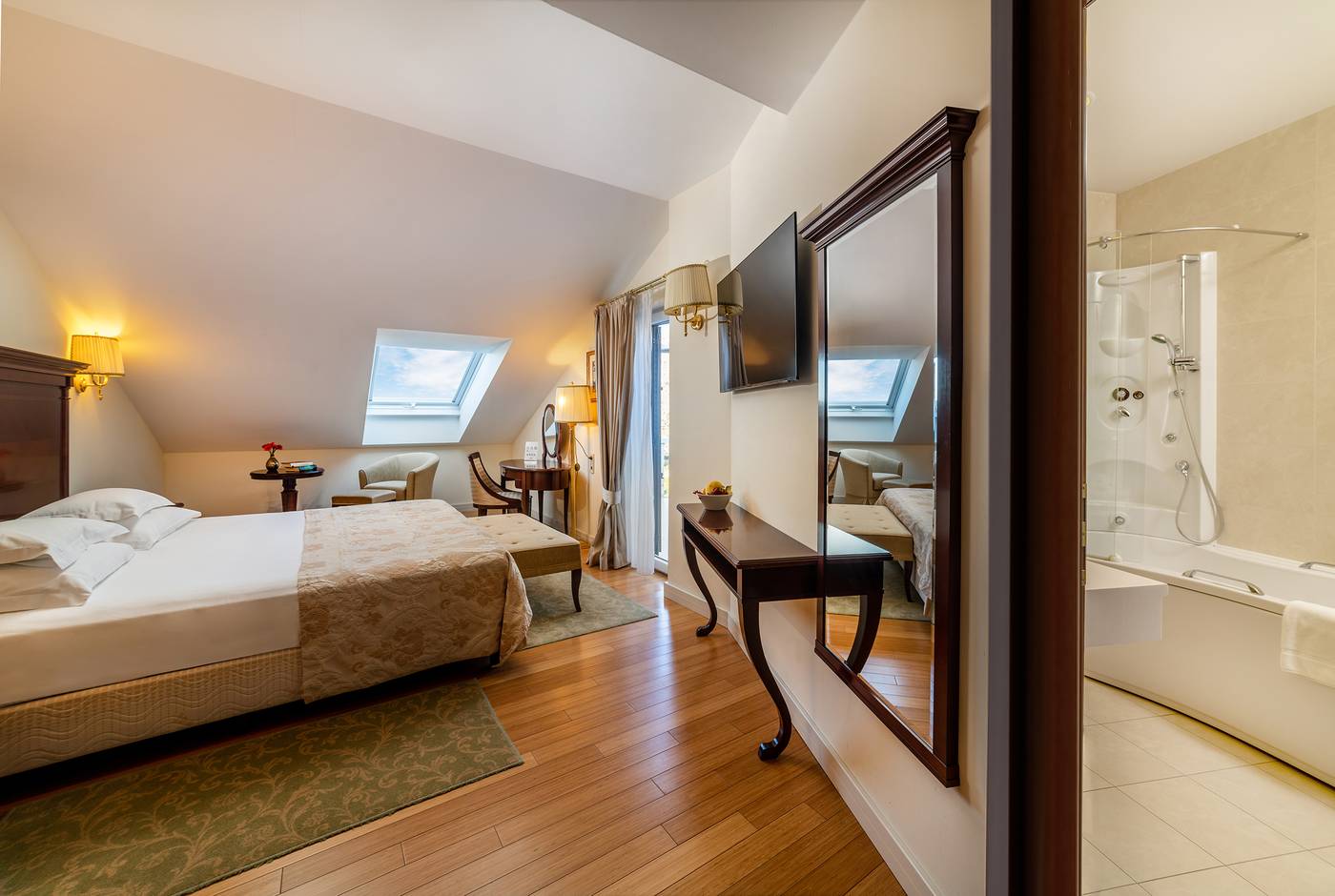 President-Solin-Room-24