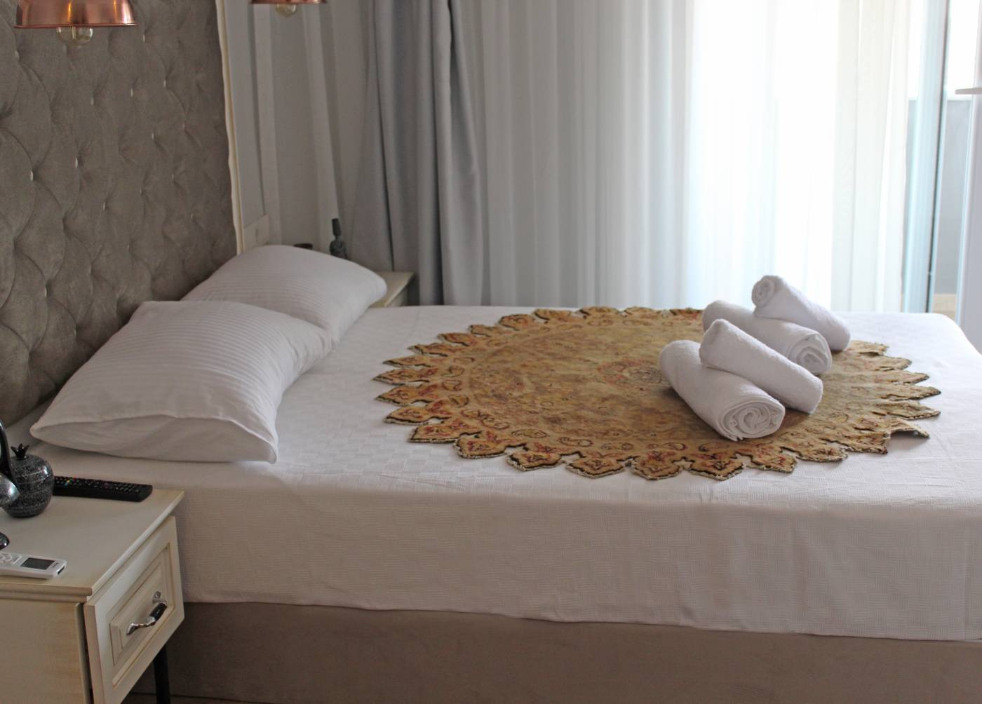 Good-Night-Hotel-Room-27