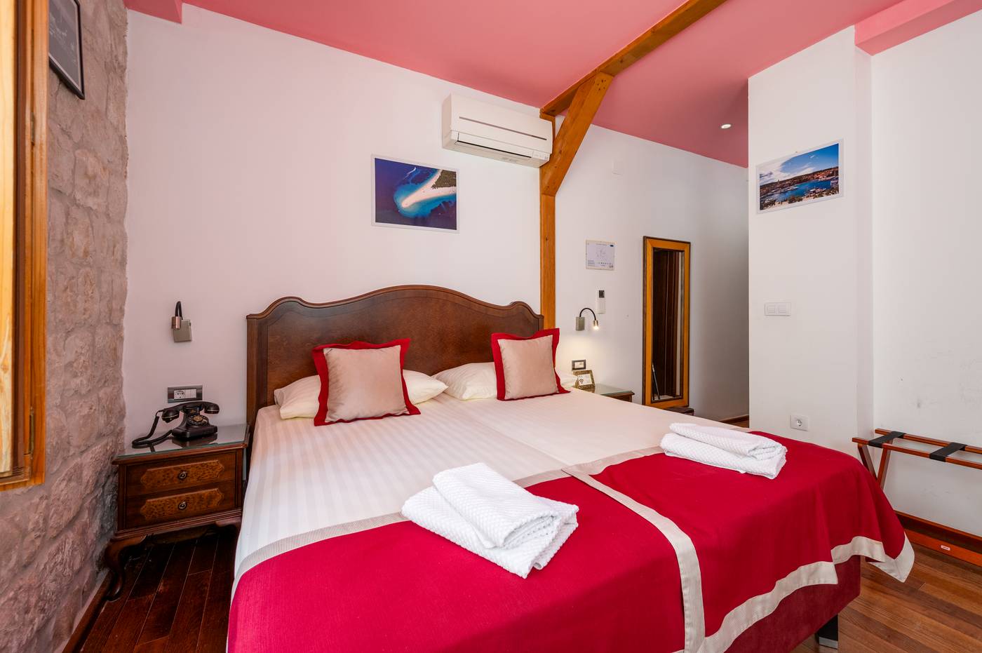 HOTEL-TRAGOS-Room-18