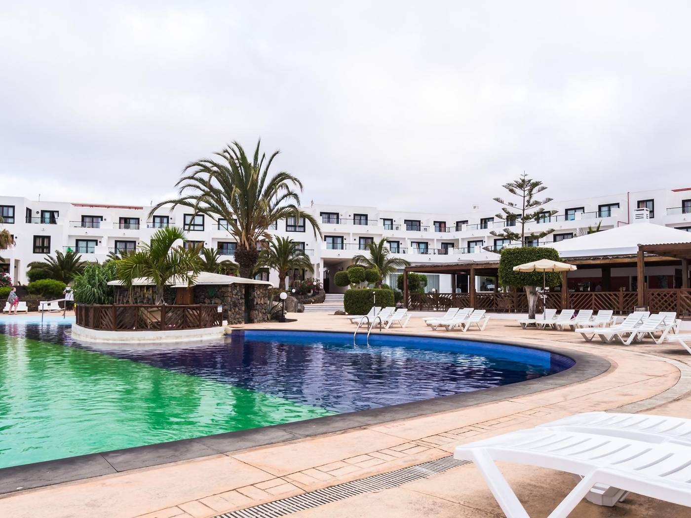 Bluebay-Lanzarote-Pool-4