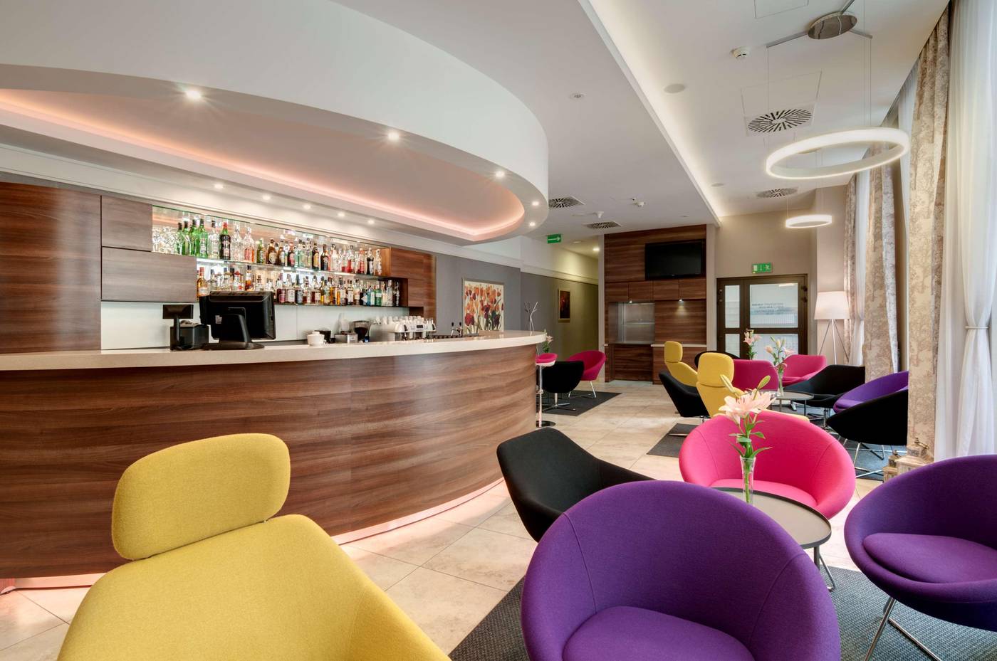Golden-Tulip-Krakow-City-Center-Bar-13