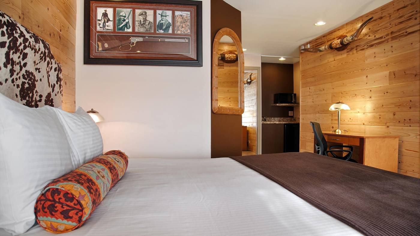 Best-Western-Plus-Hollywood-Hills-Room-23