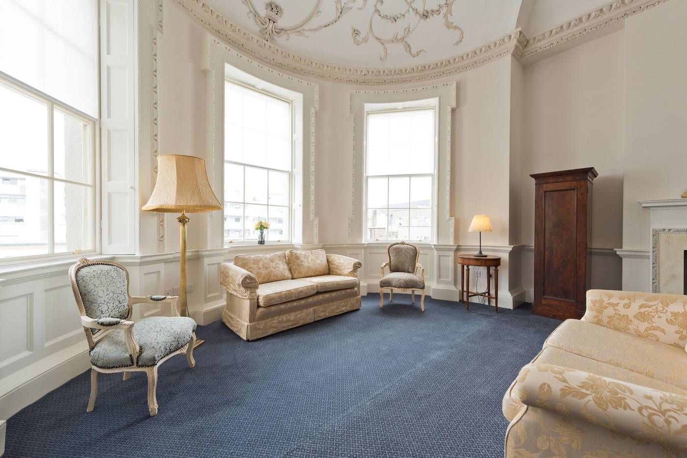 Henrietta-Suites-City-Centre-Room-1