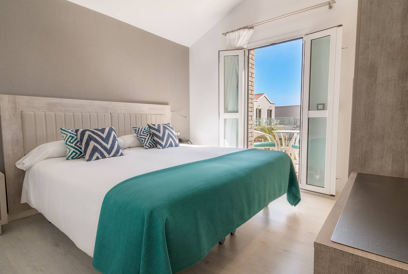 Hotel-LIVVO-Los-Calderones-Room-11