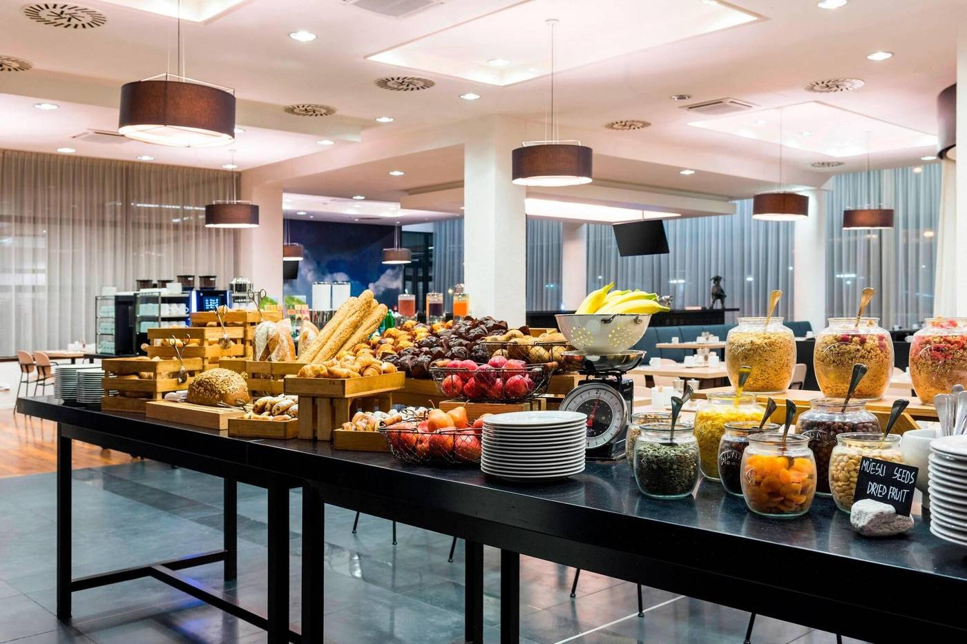 Courtyard-Prague-Airport-Restaurant-31