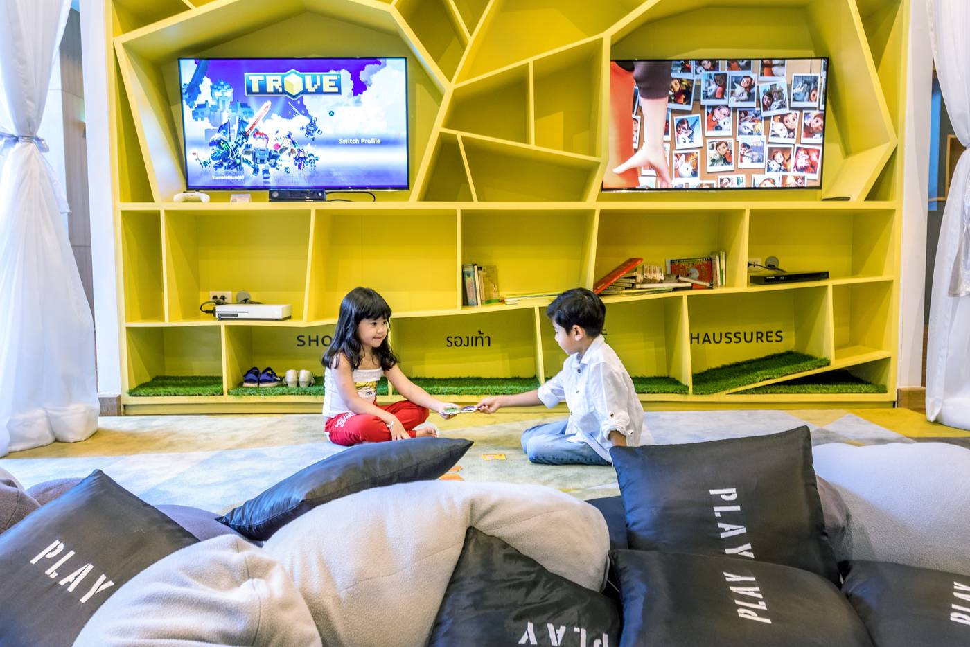 Novotel-Bangkok-on-Siam-Square-Lobby-65