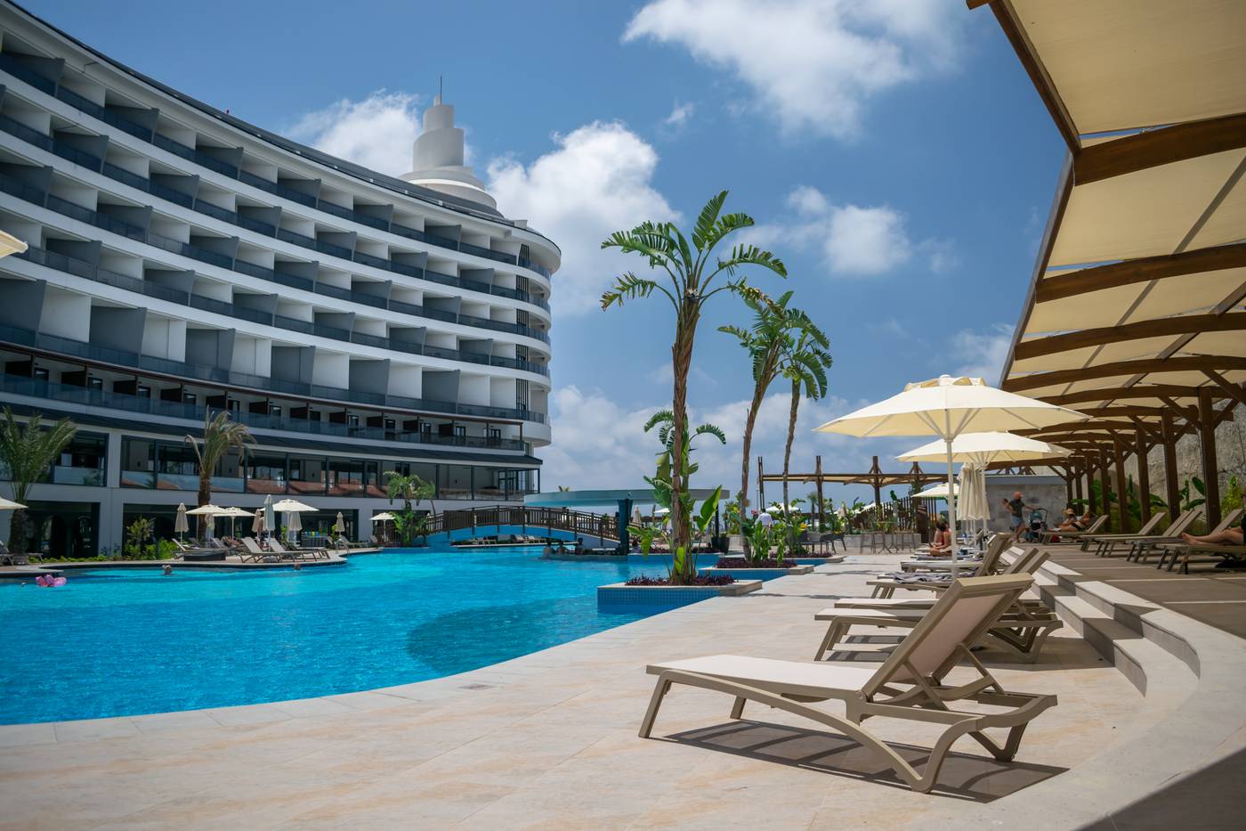 Armas-Bella-Luna-Pool-3