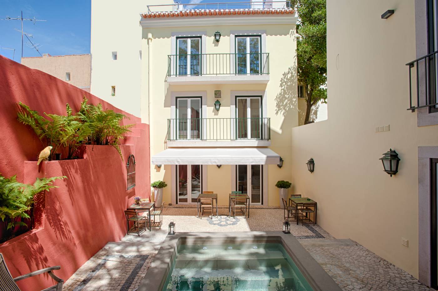 Dear-Lisbon-Charming-House-Pool-1