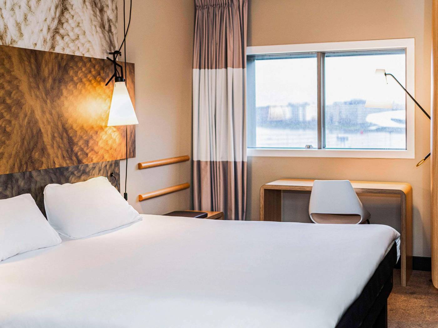 ibis-Amsterdam-Centre-Room-45