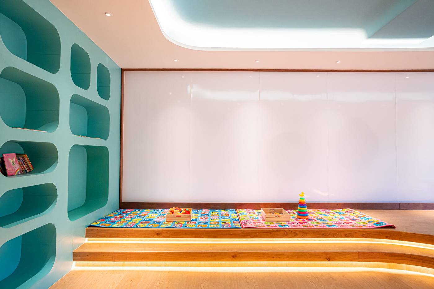 Barcelo-Coconut-Island-Sports-and-Entertainment-100