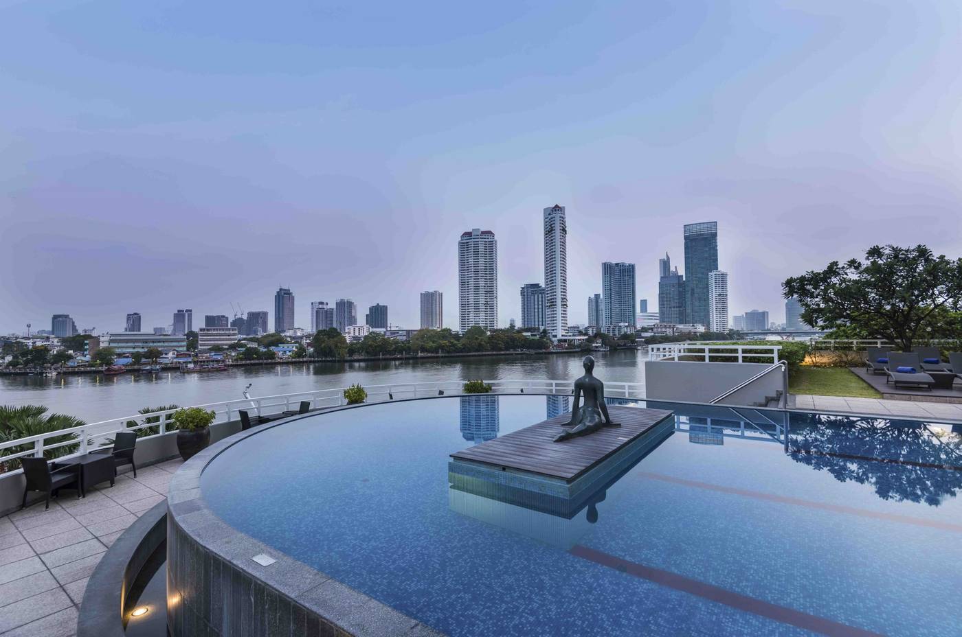 Chatrium-Hotel-Riverside-Bangkok-Pool-93