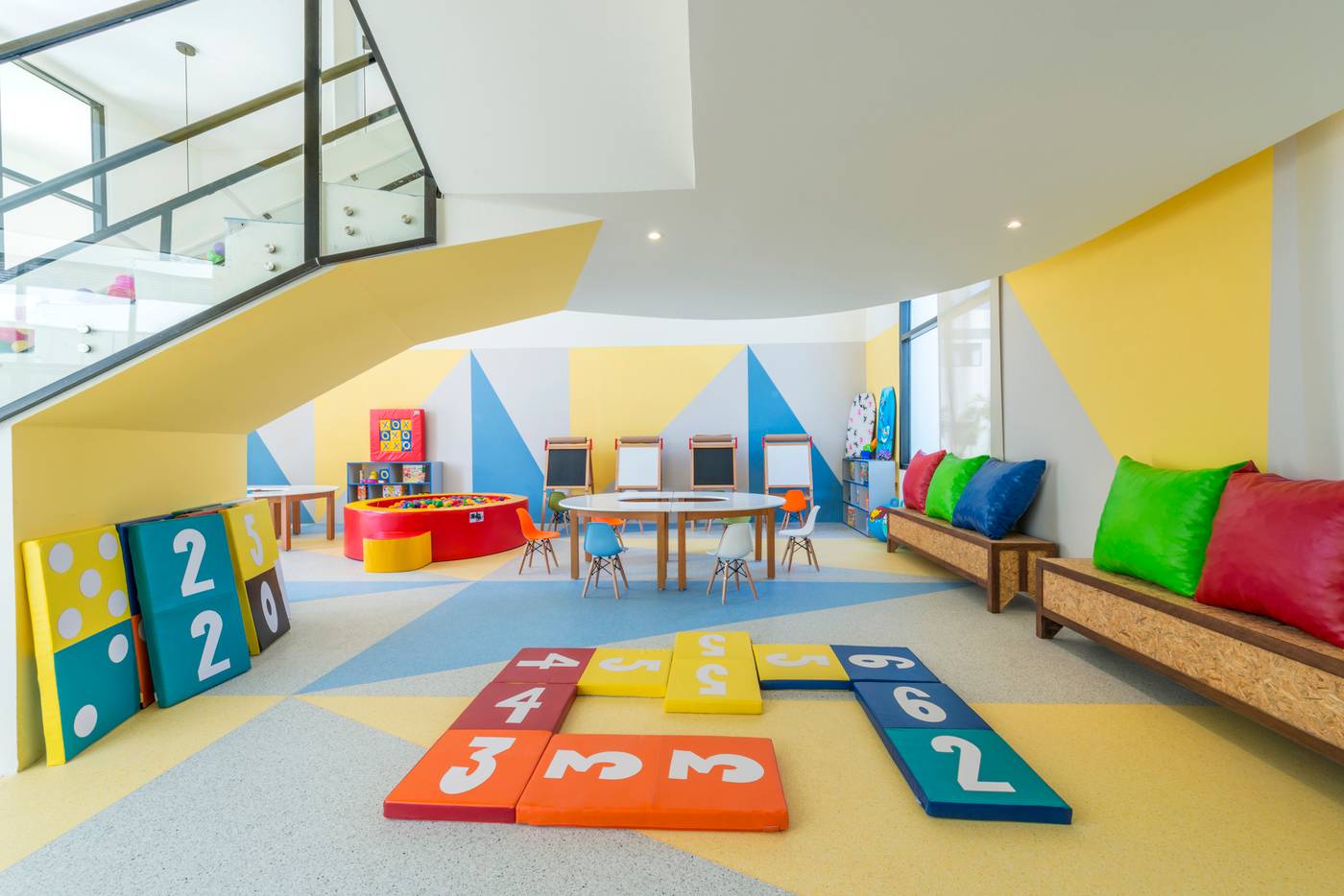 Ocean-Riviera-Paradise-El-Beso---Adults-Only-Sports-and-Entertainment-64