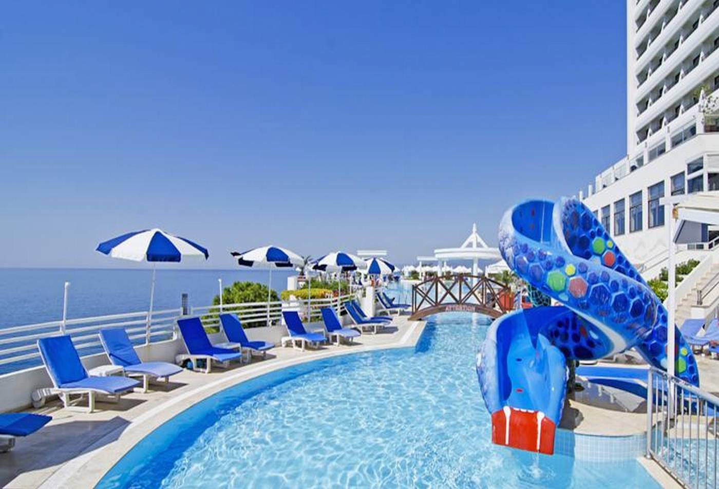 Korumar-Hotel-De-Luxe-Pool-5