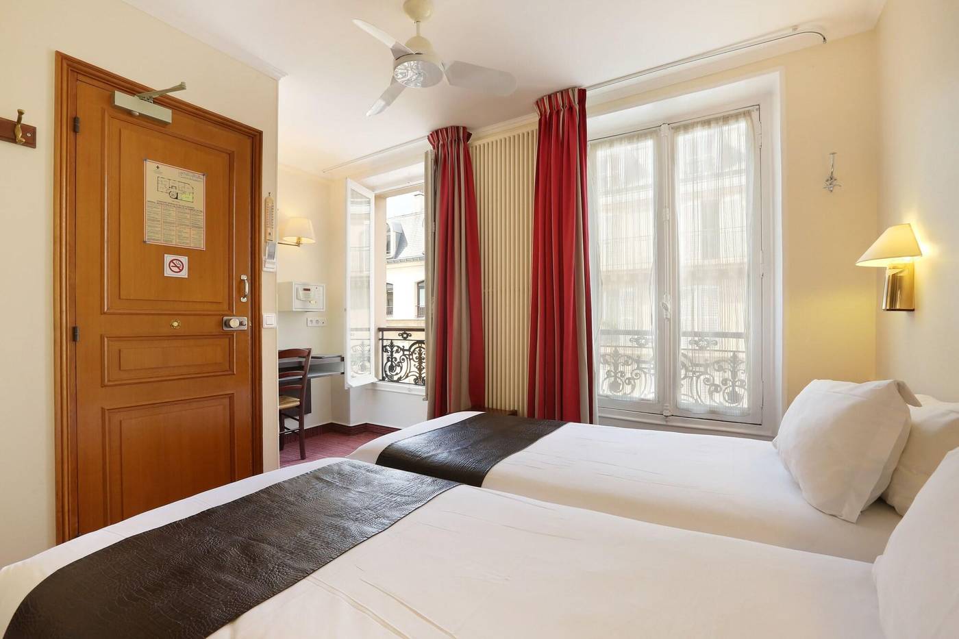 Hotel-du-College-de-France-Room-12