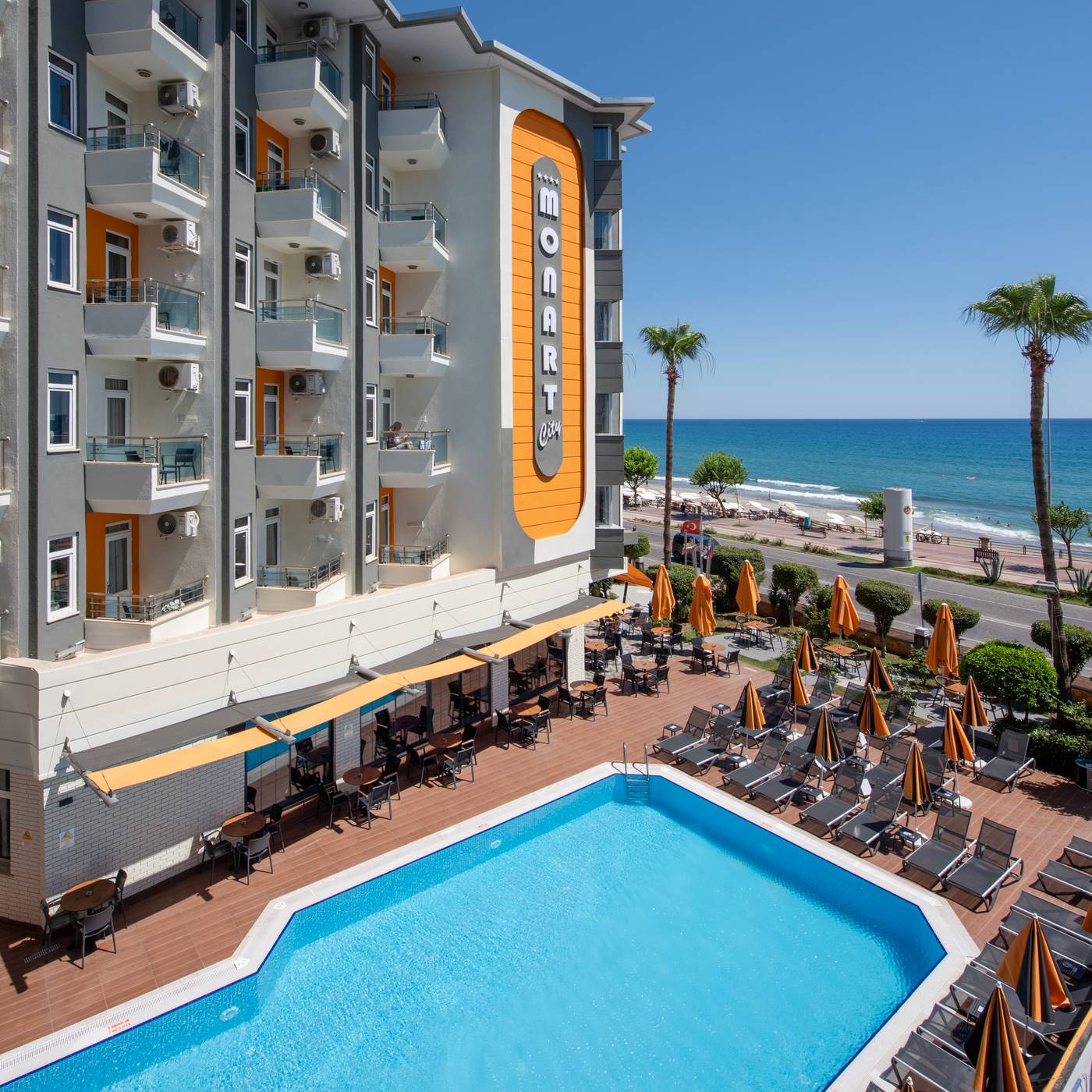 Monart-City-Hotel-Pool-5