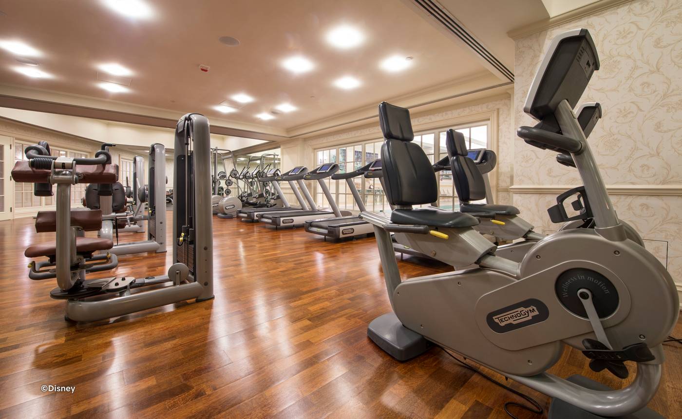 Hong-Kong-Disneyland-Hotel-Sports-and-Entertainment-34