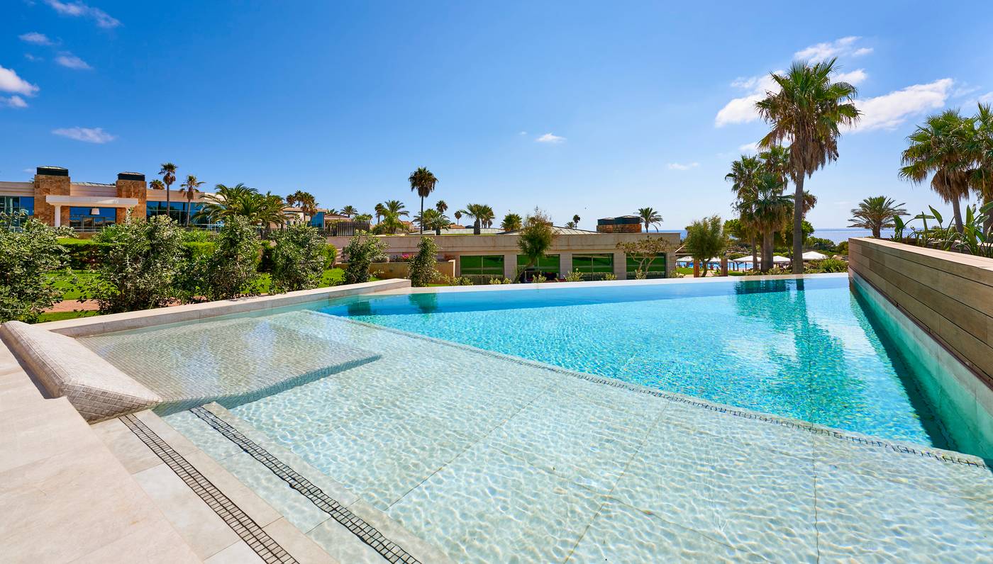 Insotel-Punta-Prima-Prestige-Suites---Spa-Pool-8