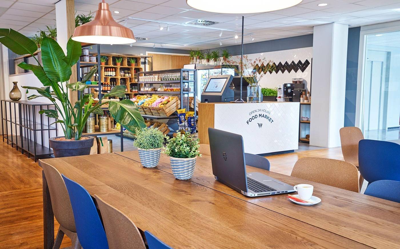 Amrath-Apart-Hotel-Schiphol-Badhoevedorp-Lobby-8