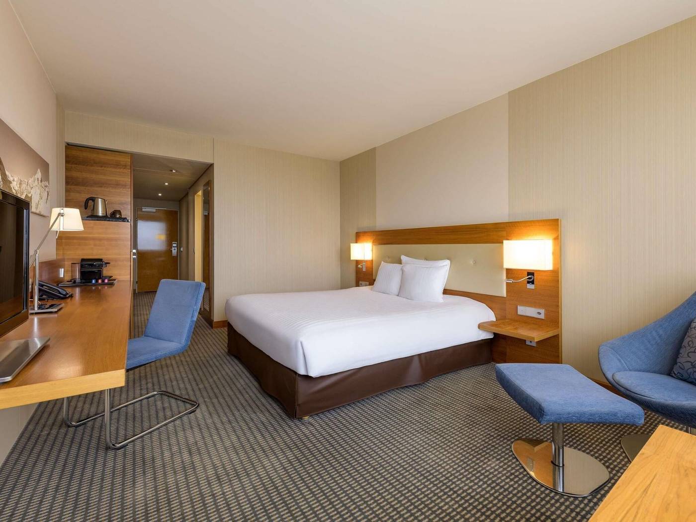 Movenpick-Hotel-And-Casino-Geneva-Room-10