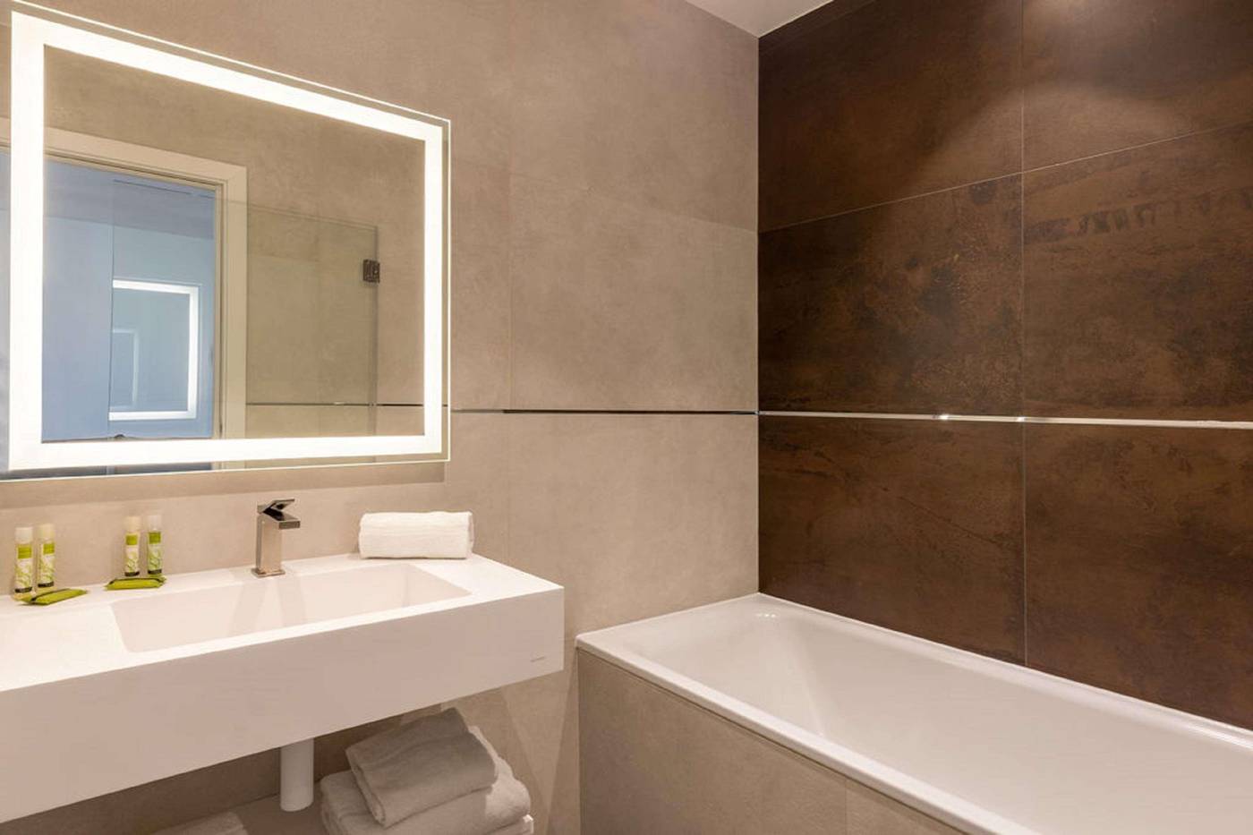 Apollinaire-Nice-Room-20