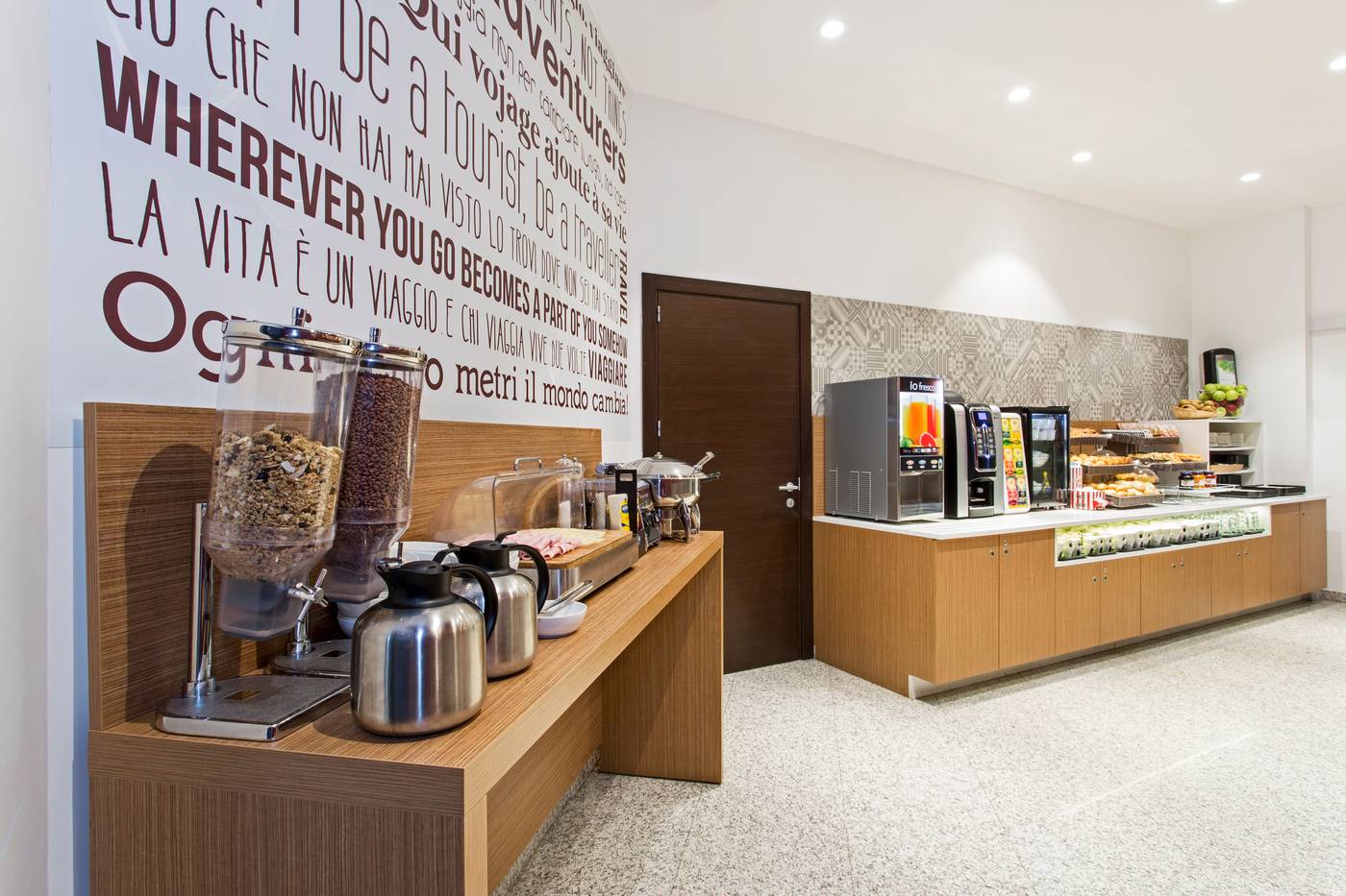 B-B-Hotel-Milano-San-Siro-Restaurant-10