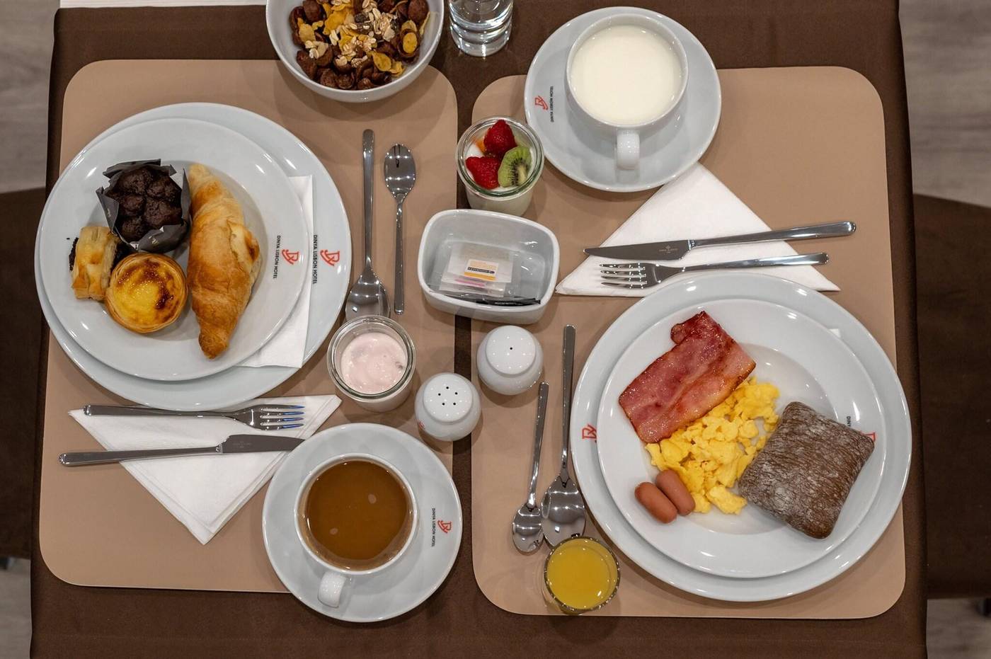 Dinya-Lisbon-Hotel---Lounge-Bar-Restaurant-39