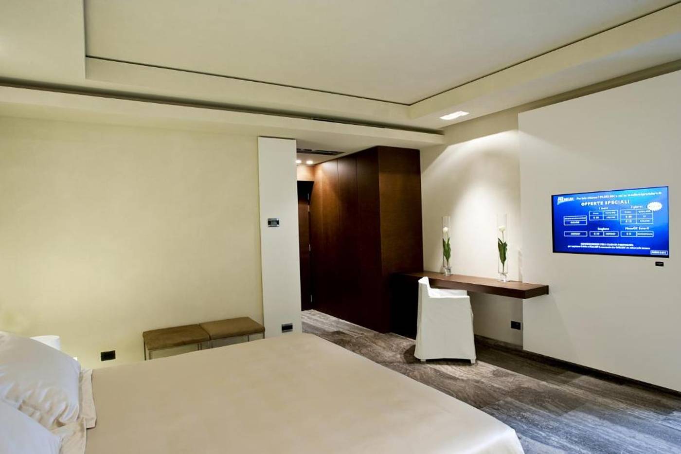 Romano-House-Room-12