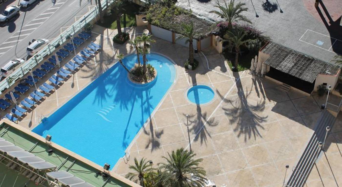 Levante-Beach-Apartamentos-Pool-1