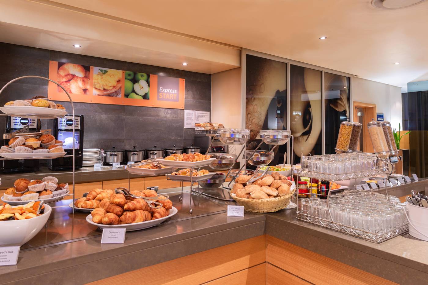 Holiday-Inn-Express-Cape-Town-City-Centre-Restaurant-44