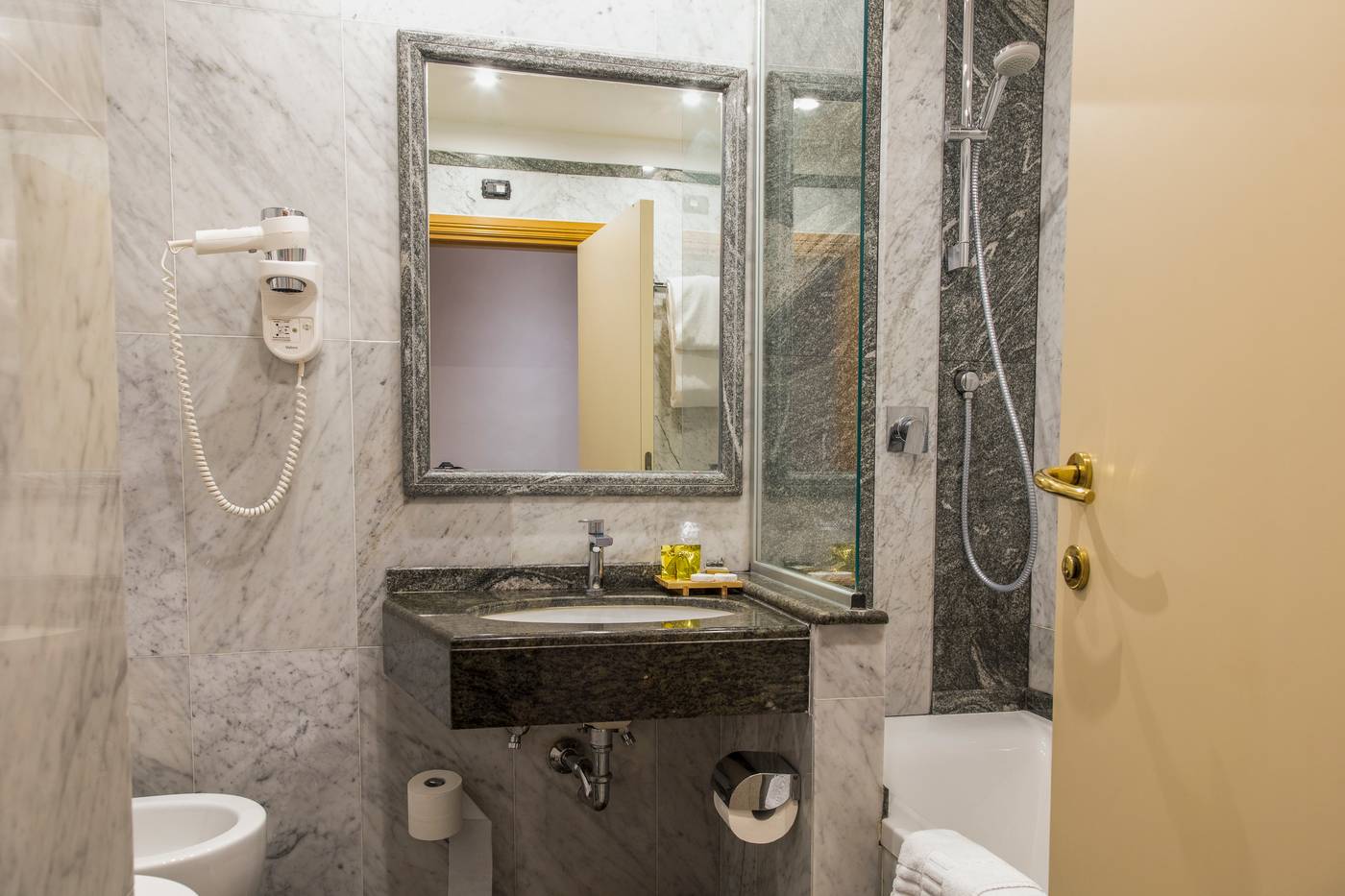 Giolli-Nazionale-Room-77