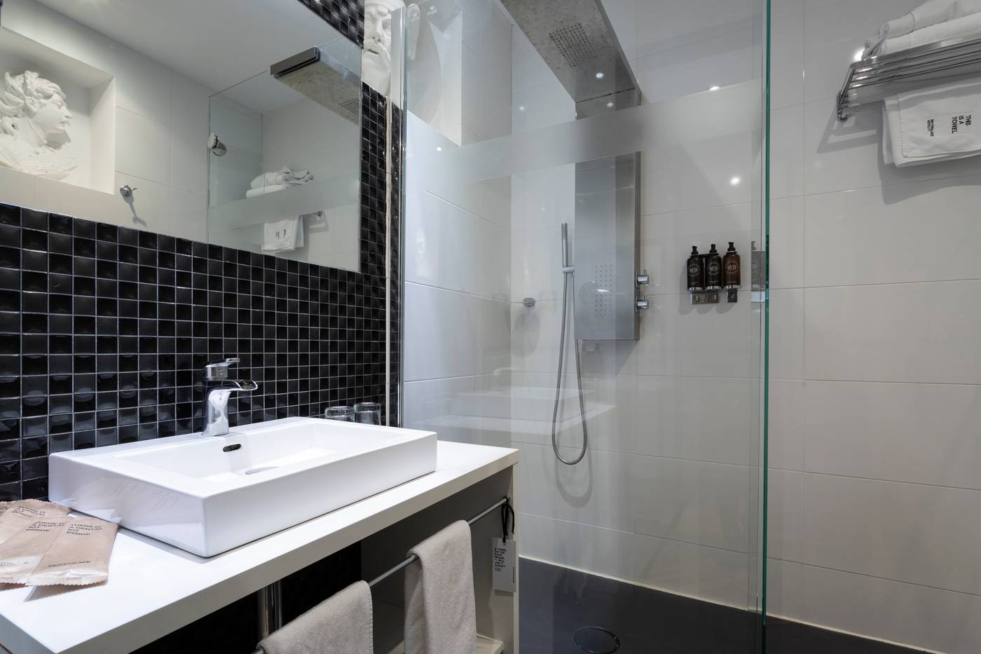 Petit-Palace-Lealtad-Plaza-Room-49