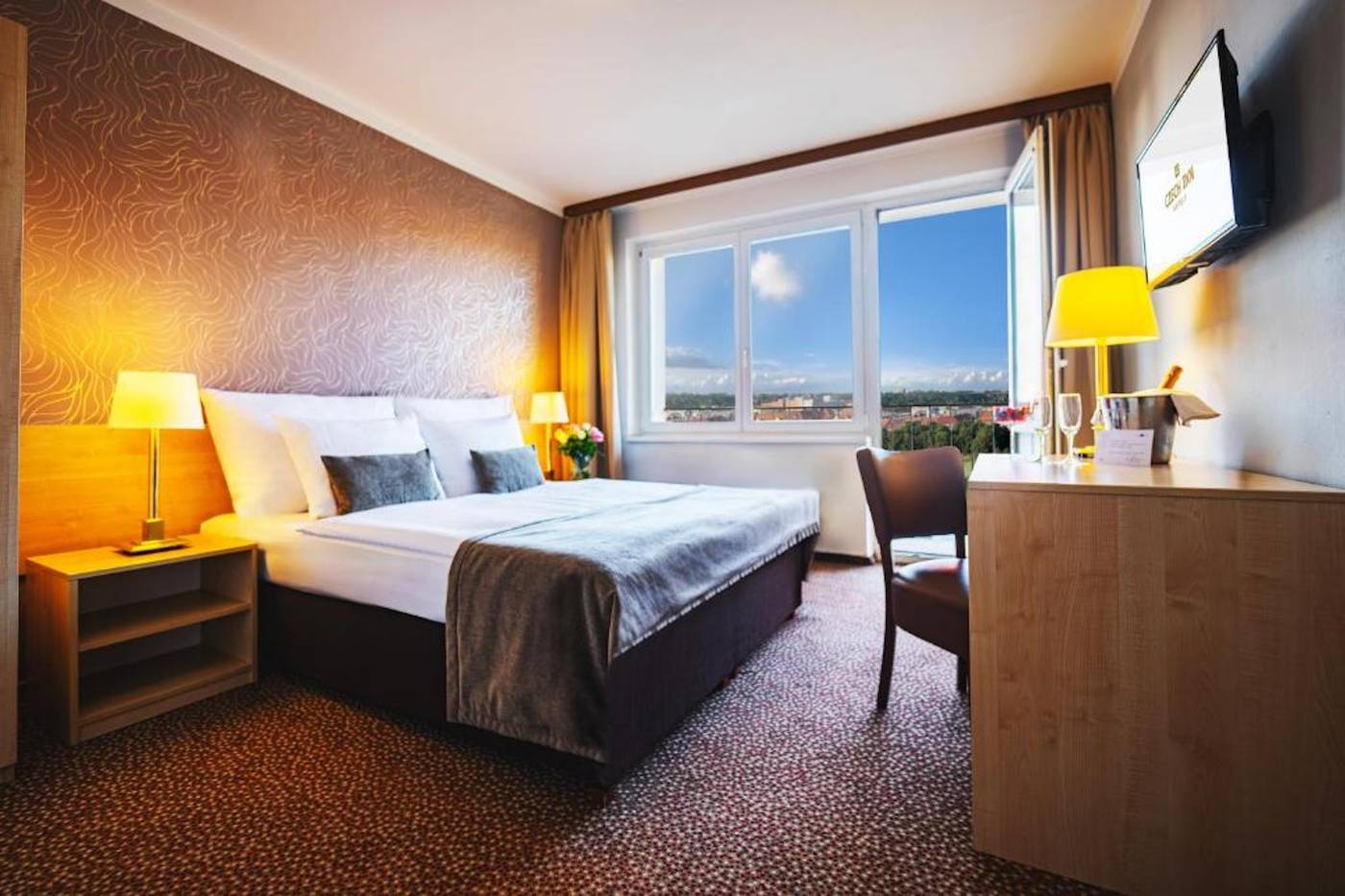 Charles-Central-Room-6