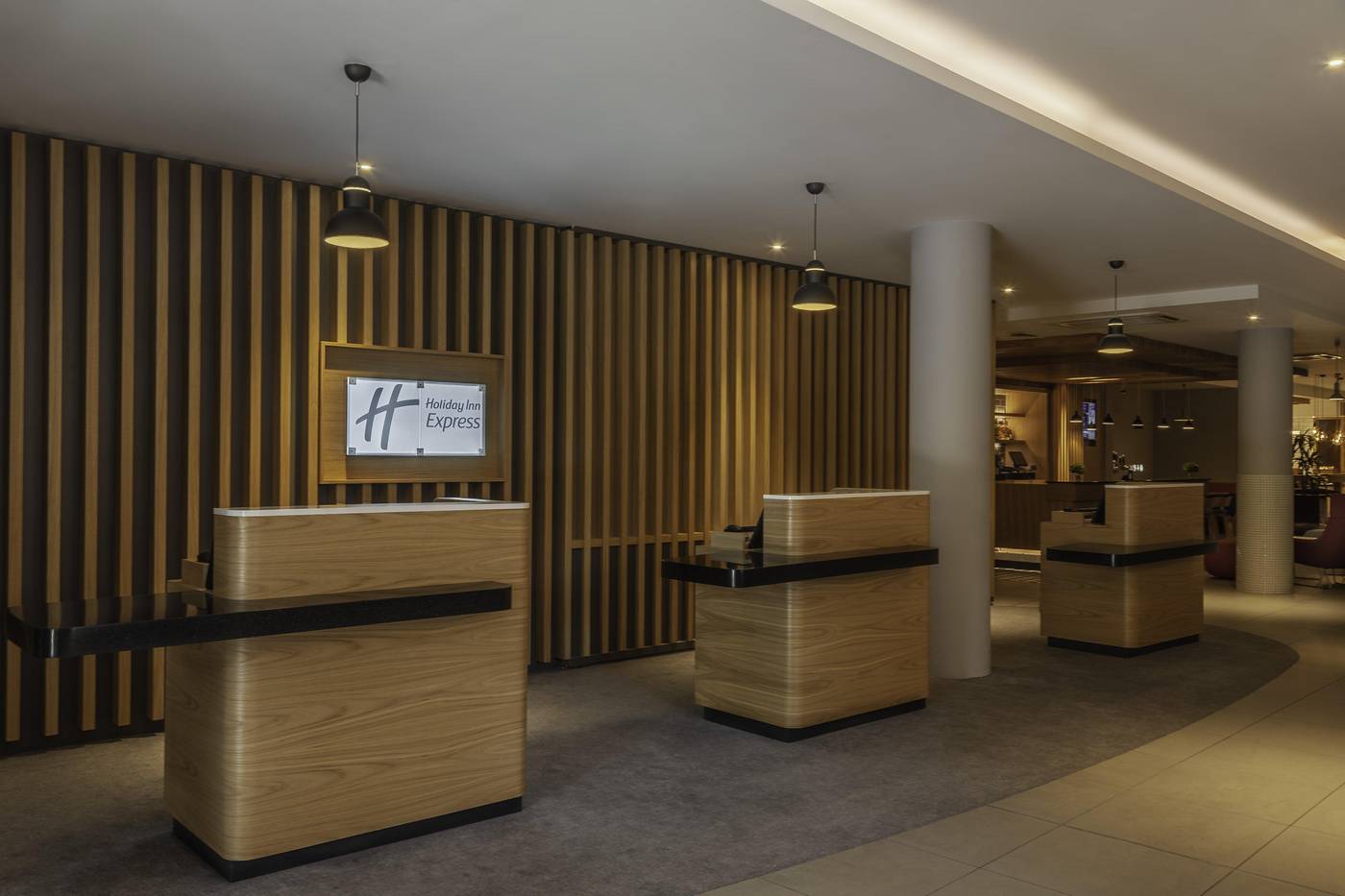 Holiday-Inn-Express-Hotel-Dublin-Airport-Lobby-21