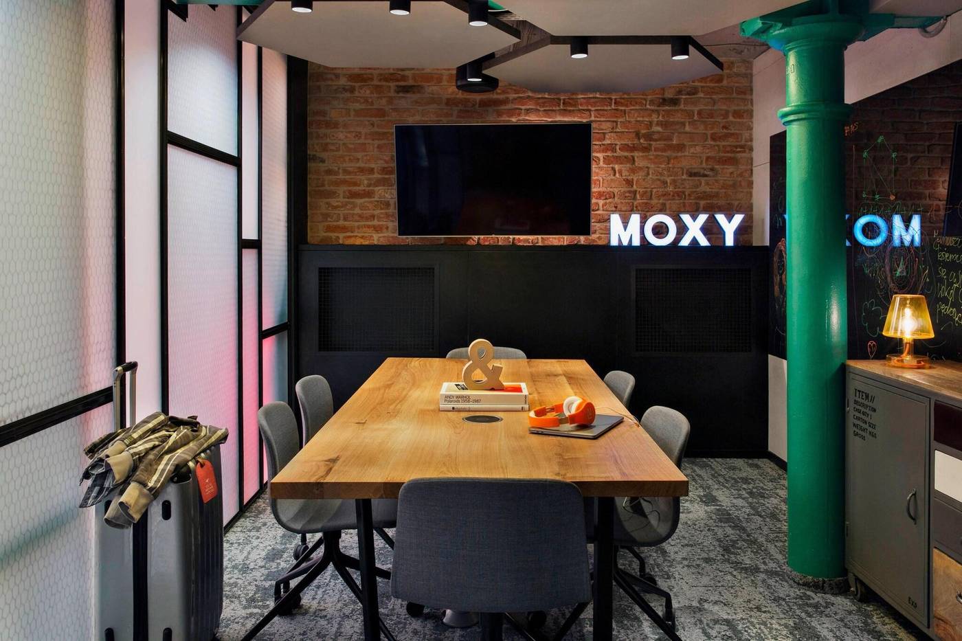 Moxy-Warsaw-Praga-Room-17