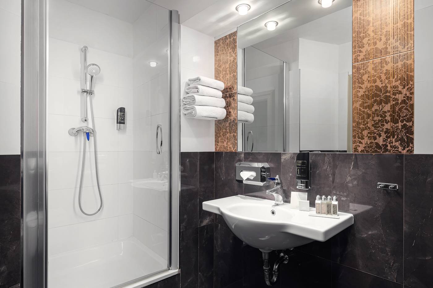 The-Charles-Hotel-Room-27