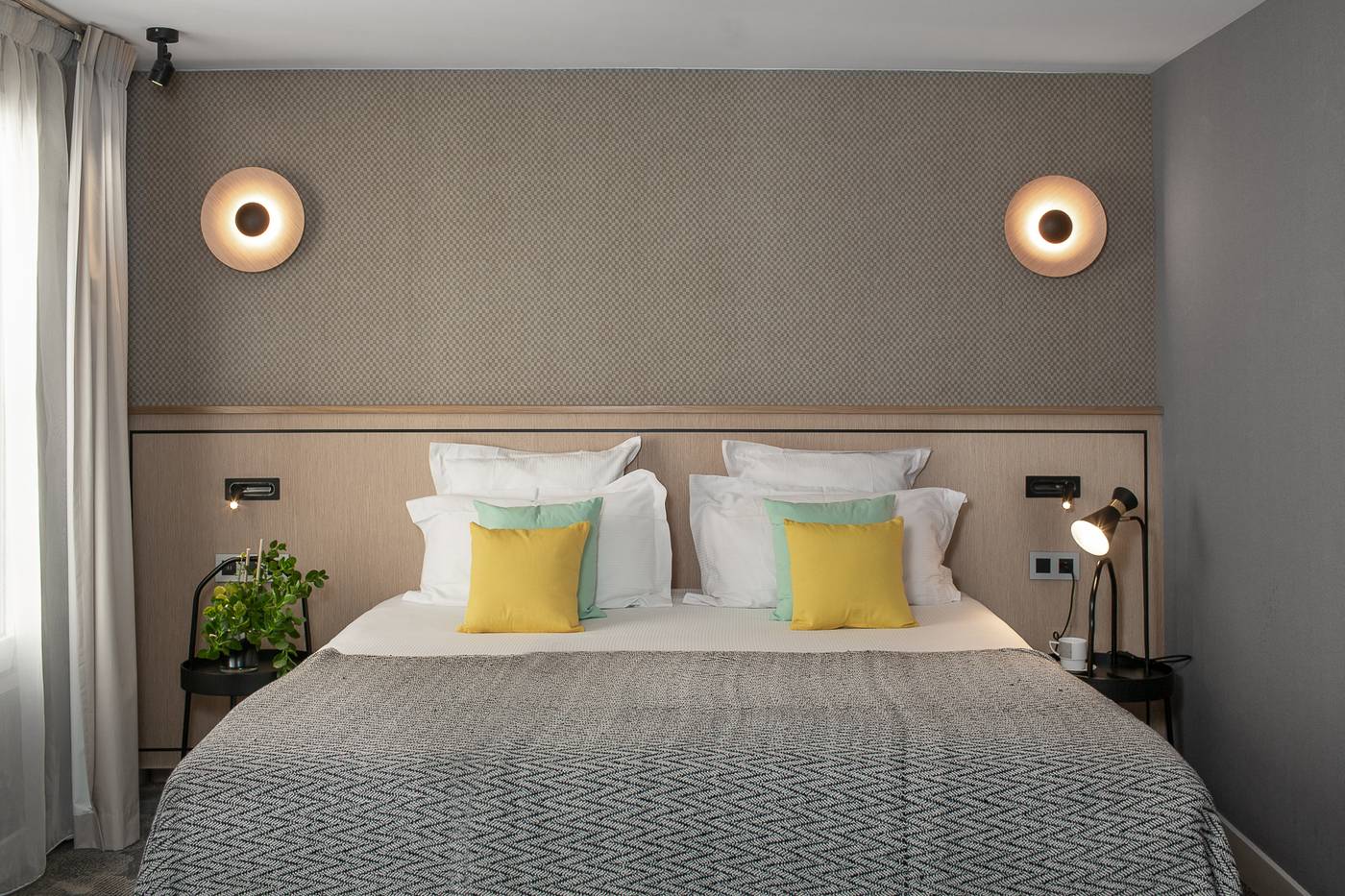 Hotel-Opera-Marigny-Room-4