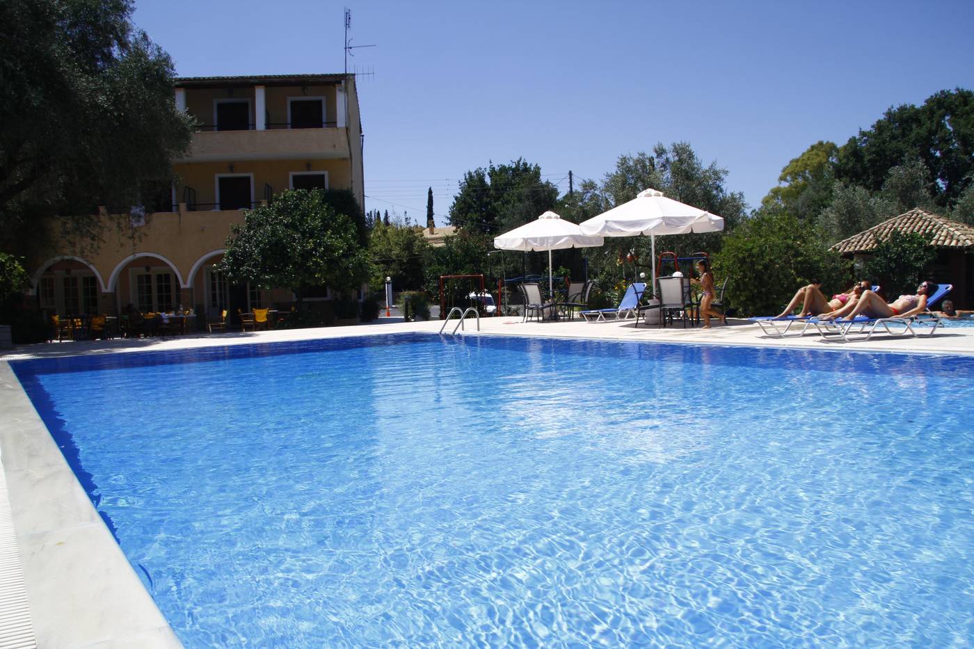 Bintzan-Inn-Pool-9