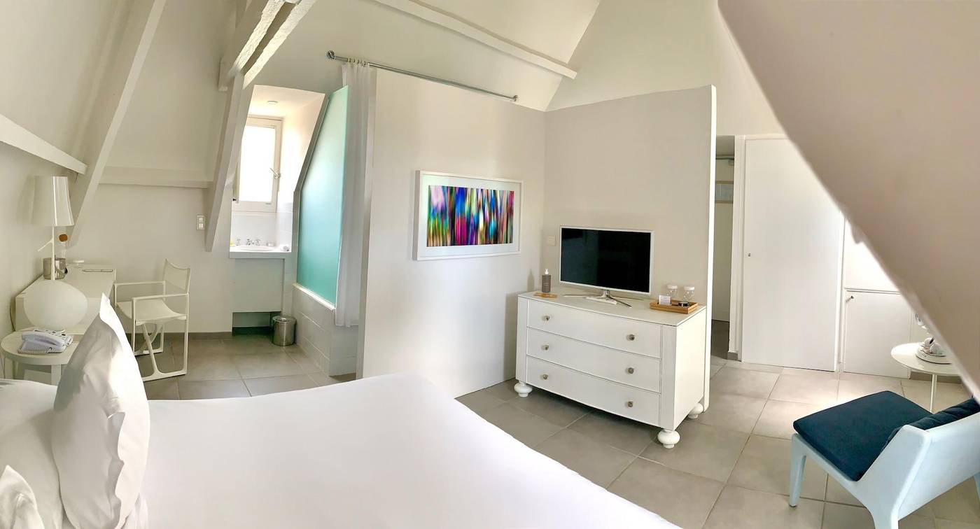 White-1921-Saint-Tropez-Room-25