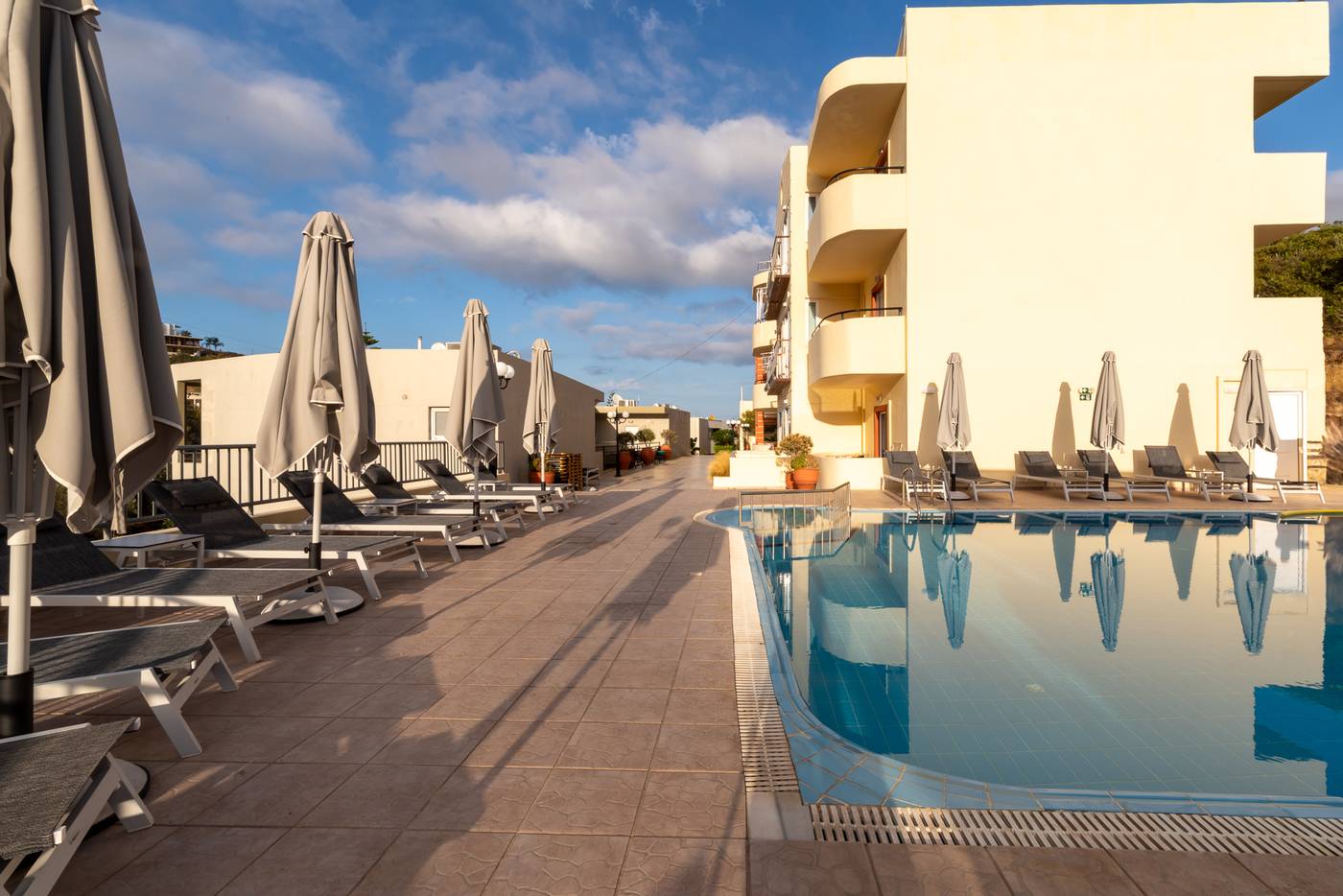 Elpis-Studios---Apartments-Pool-1